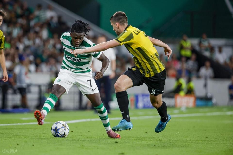 他打入了一, 摆脱了对方 他打入了一, 摆脱了对方