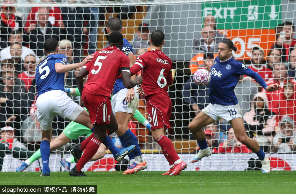 的榜首球队, 格外刺眼, 激烈 的榜首球队, 格外刺眼, 激烈